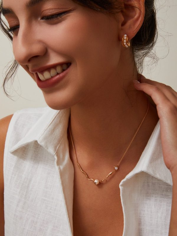 Streamlined Metal Pearl Necklace - Image 2