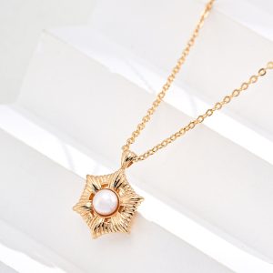 Hexagonal Pendant Pearl Necklace