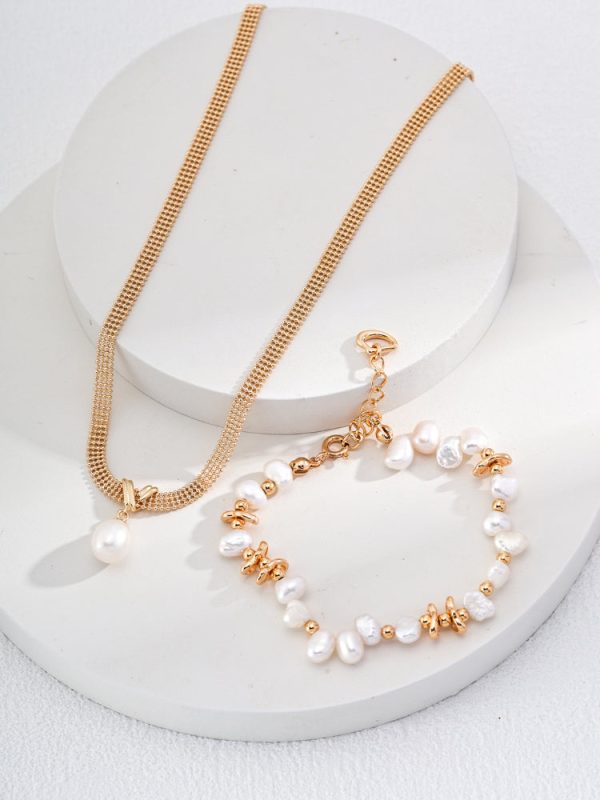 Pearl Pendant Metal Lace Design Choker - Image 4
