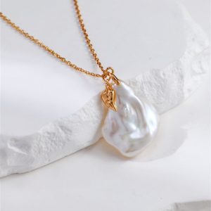 Petal Pearl Pendant Necklace