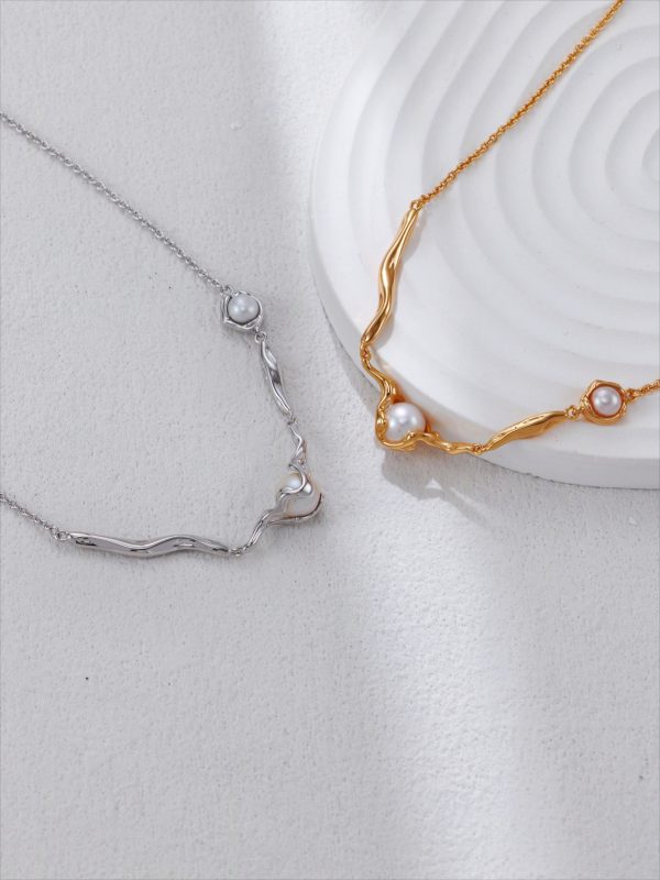 Streamlined Metal Pearl Necklace - Image 6